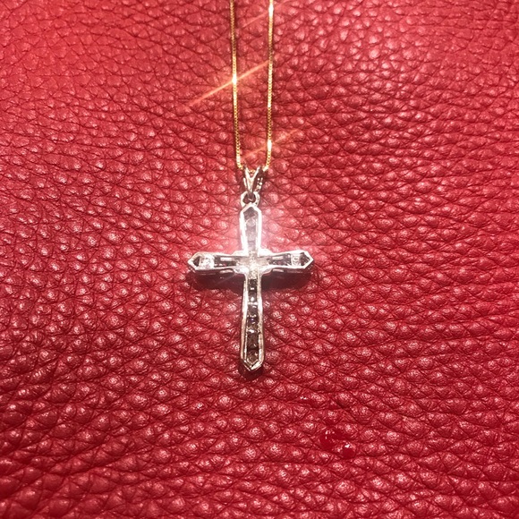 10Karat 2 Tone Diamond Cross w/ chain - Picture 5 of 5